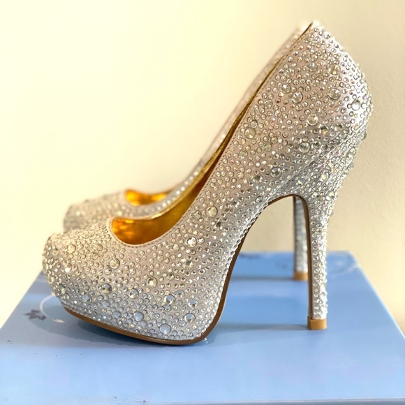 Silver platform heels with crystals size 6 or 5 NWT - Picture 4 of 15